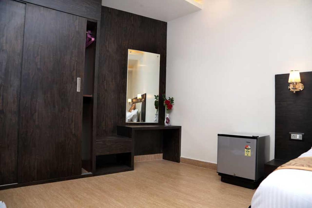 Hotel Vinayak Lifestyle Hotels Lucknow Exterior photo